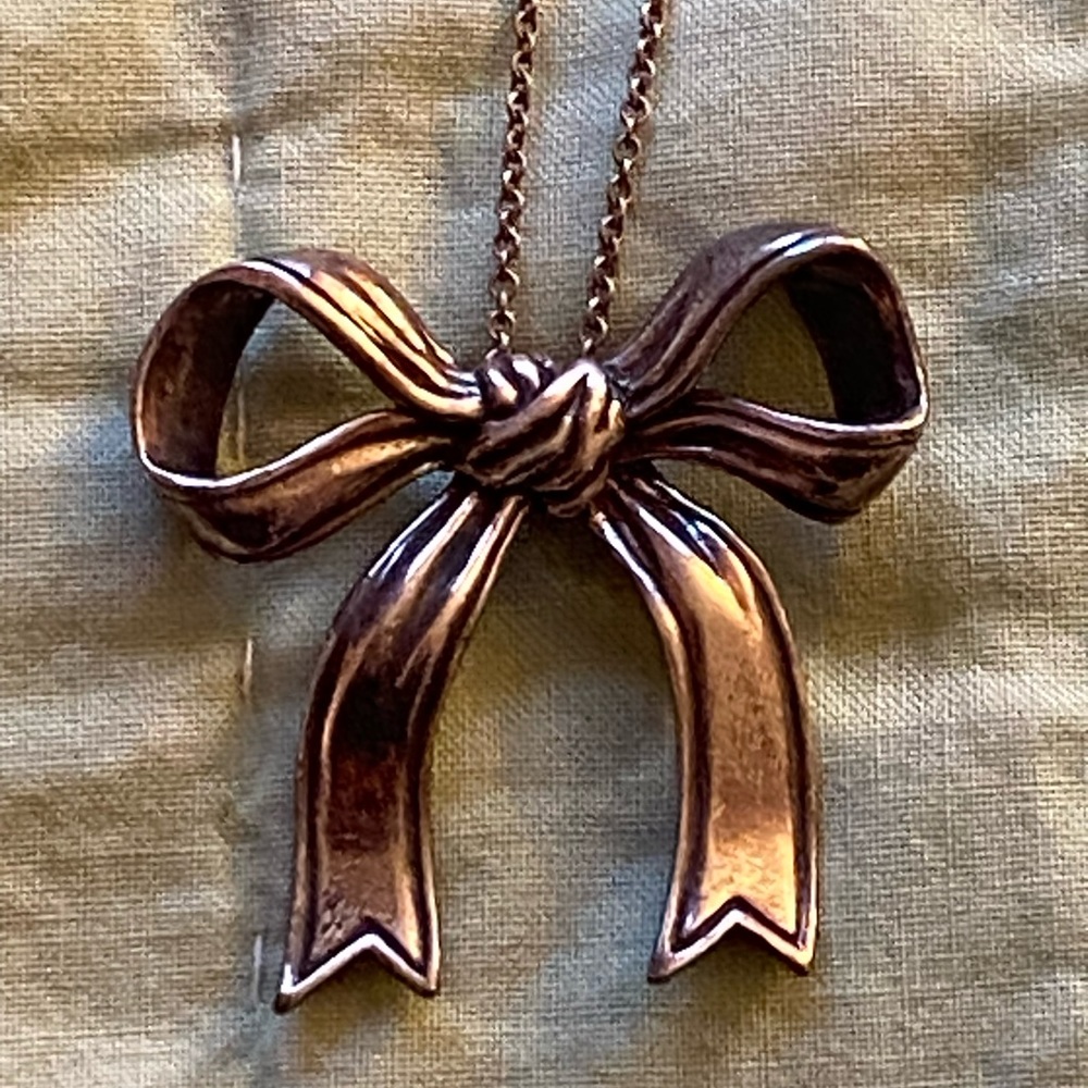 Alex & Chloe Bow tie Necklace Silver & Black